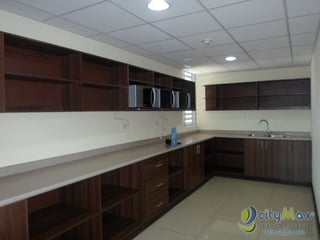 Alquilo Oficina con 83.59m2 en Zona 4 PAO-023-08-10-17 - 2