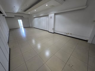 Alquilo local en Centro Comercial La Pradera Zona 10 Ref-5048 - 2