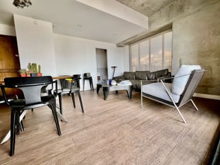Venta de apartamento de 2 niveles en Edificio Granat, Zona 4 - Image 2