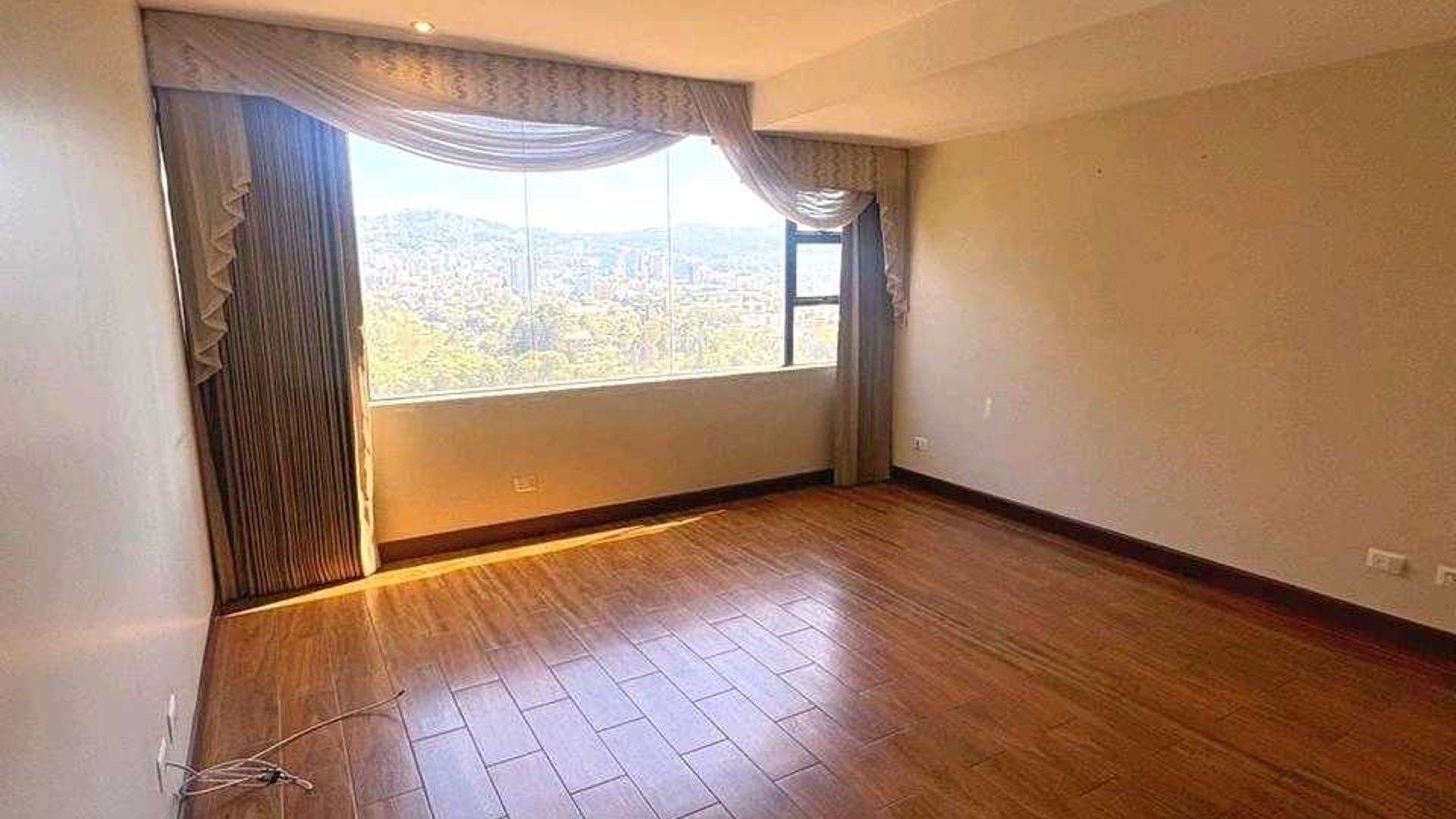 APARTAMENTO EN ALQUILER???? Edificio Milenia, zona 10 - Miniatura 2