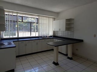 Alquilo Apartamento en Zona 4 Sector IGA - 2