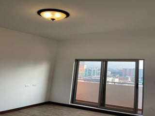 Apartamento en renta de 2 habitaciones con balcon en zona 10 Ref-5271 - 5