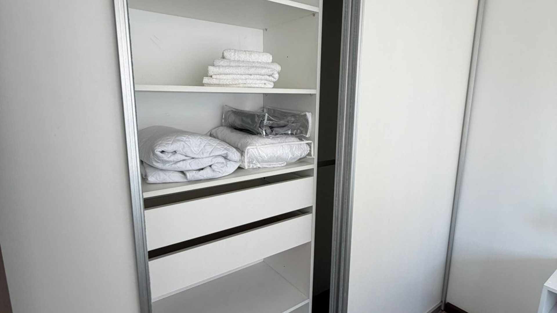 Apartamento amueblado en renta en zona 13 / Inara - Miniatura 6