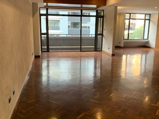 Vendo lindo y amplio apartamento en Edificio Tres Reyes zona 10 - 3