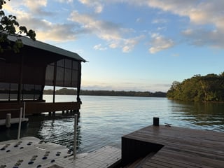 Casa, rancho y bungalows frente al río – Río Dulce - Image 2
