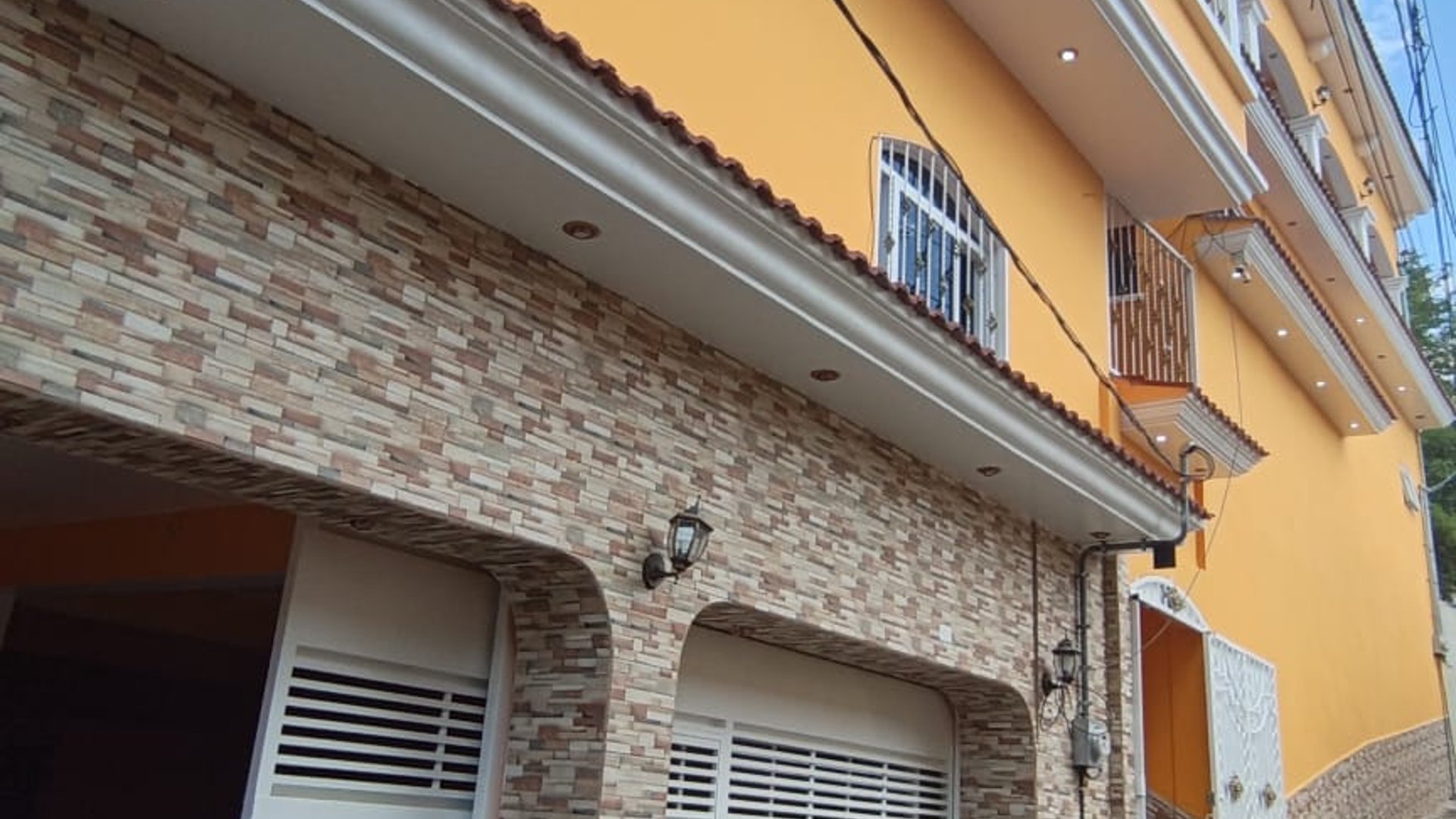 CASA EN RENTA IDEAL PARA OFICINAS O CLINICAS MEDICAS - Miniatura 4