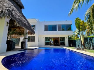 Casa de playa en venta en Pérgolas del Mar, Iztapa - Image 1