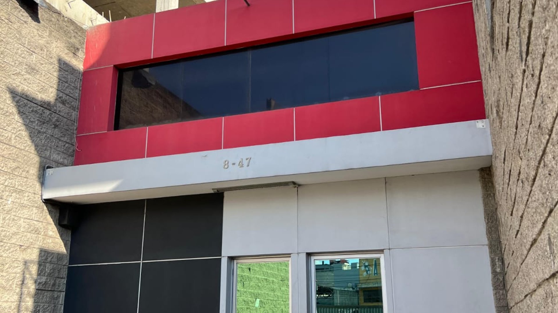Local en renta sobre Aguilar Batres zona 12 - Miniatura 2