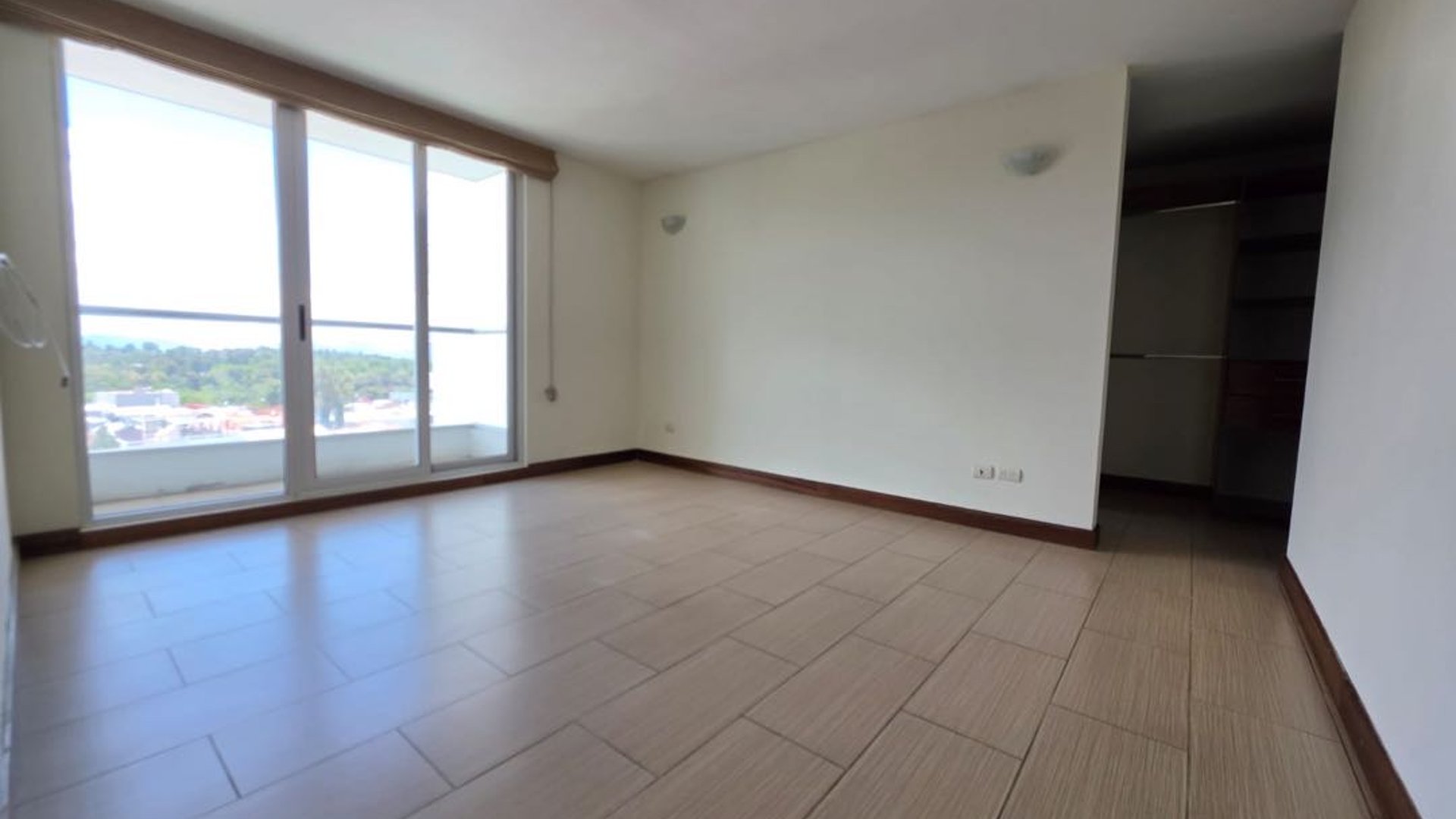 Alquiler apartamento 3 Dormitorios | Condado La Villa Zona 14 (B)