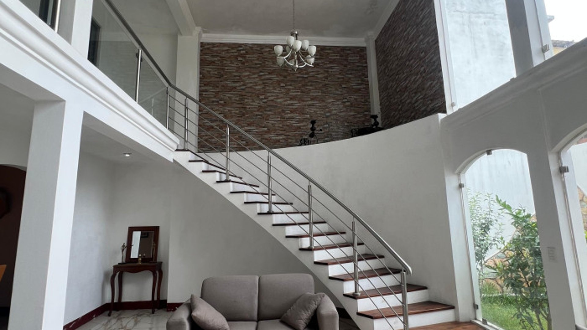 Hermosa Casa moderna en Venta a 10 minutos de Antigua - Miniatura 3