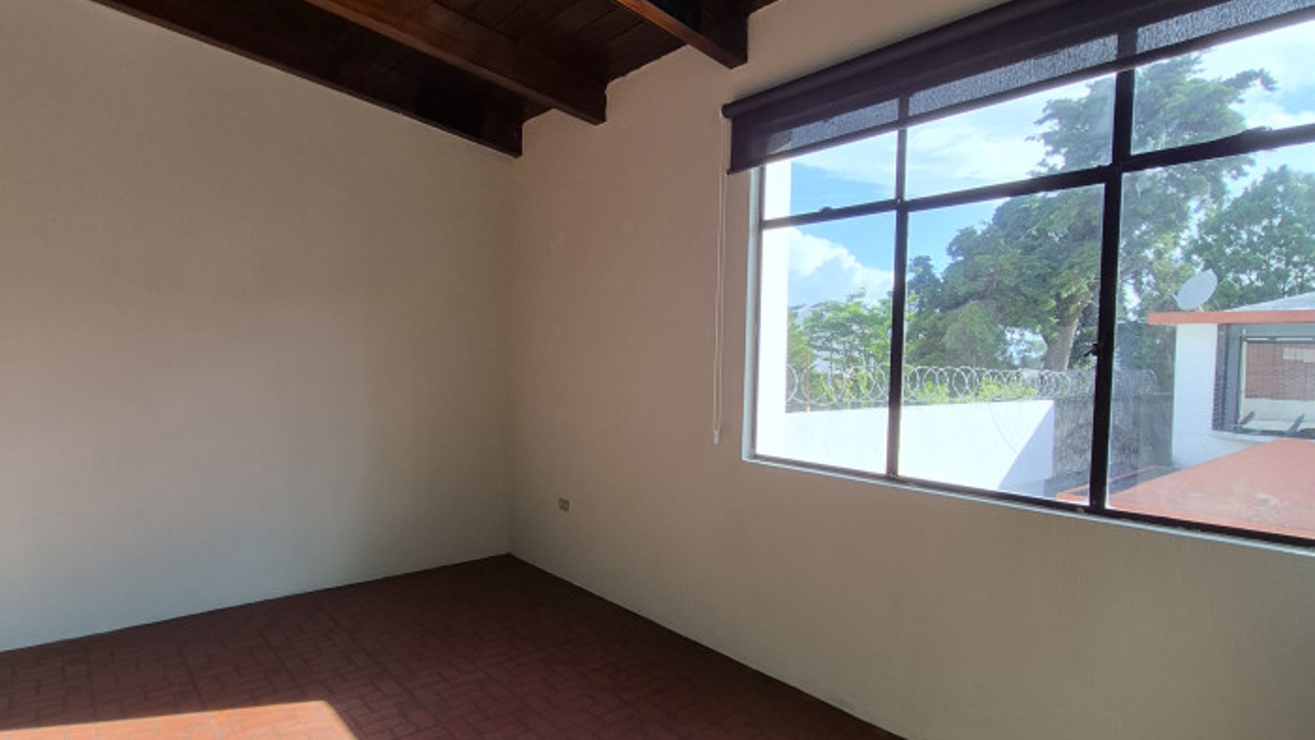 Casa en renta para oficinas zona 15 Vista Hermosa 1 - Miniatura 21