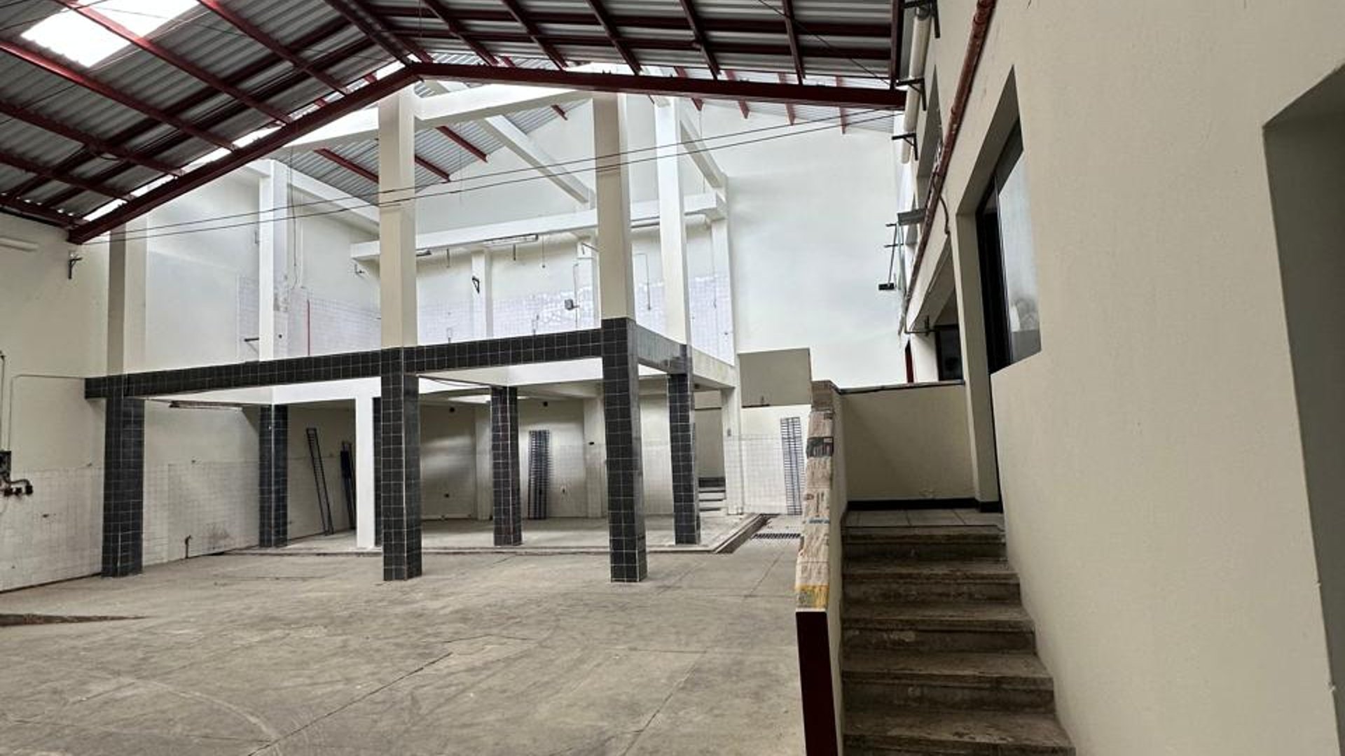 Alquiler de bodega en Zona 1 con 2,100 mt2. - Miniatura 3