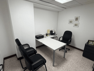 Alquiler Oficina en Zona 10 Las Margaritas - 2