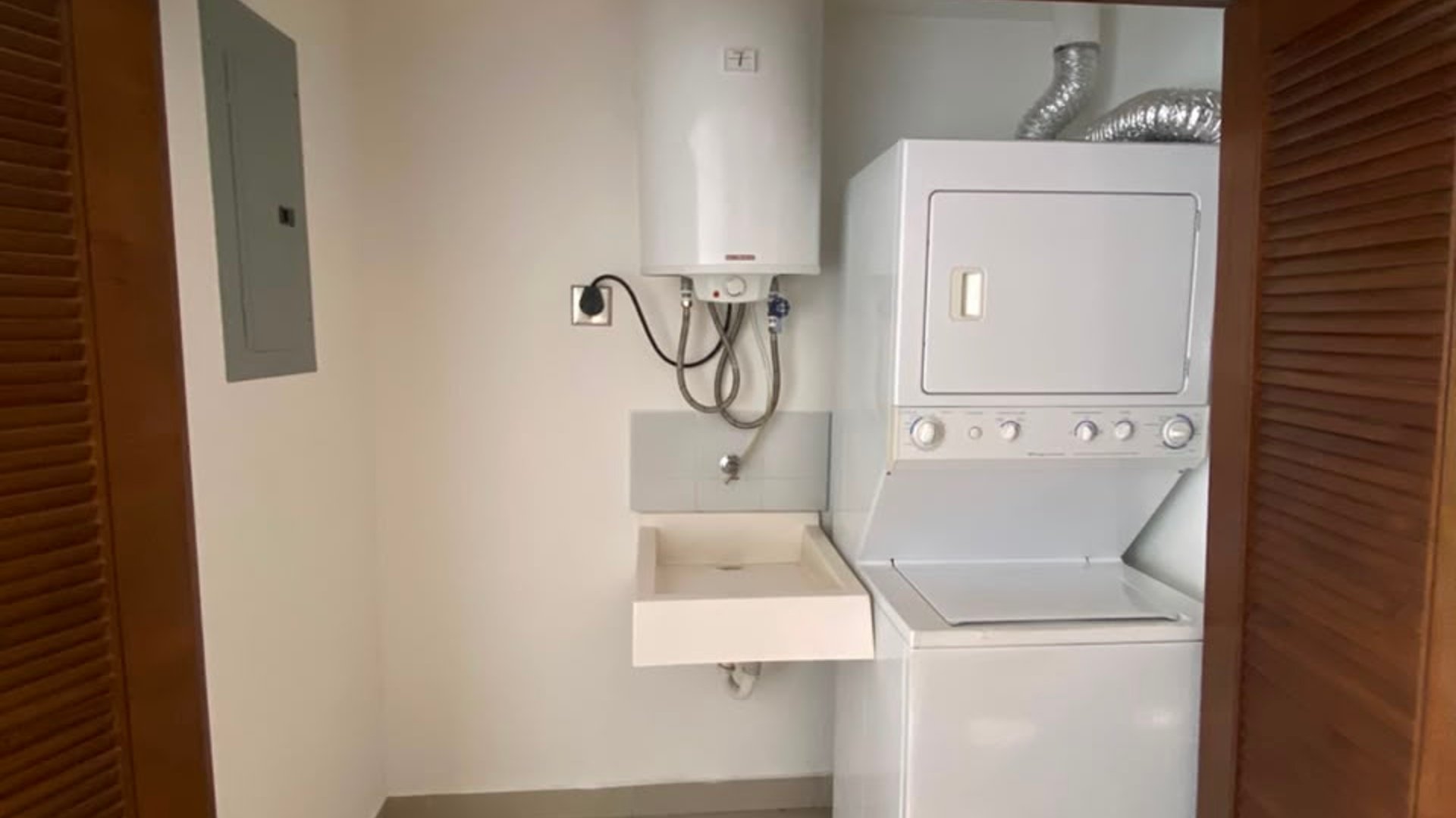 ???? APARTAMENTO EN RENTA – 2 HAB + BALCÓN | RESERVA DIEZ | ZONA 10 - Miniatura 14