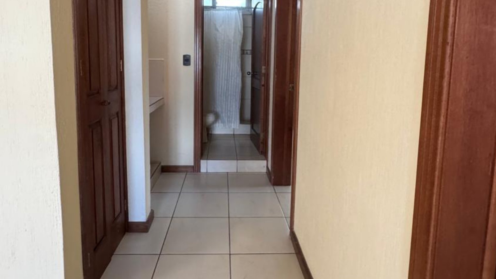 VENTA DE CASA EN VILLAS DEL NORTE, ZONA 17 - Miniatura 8