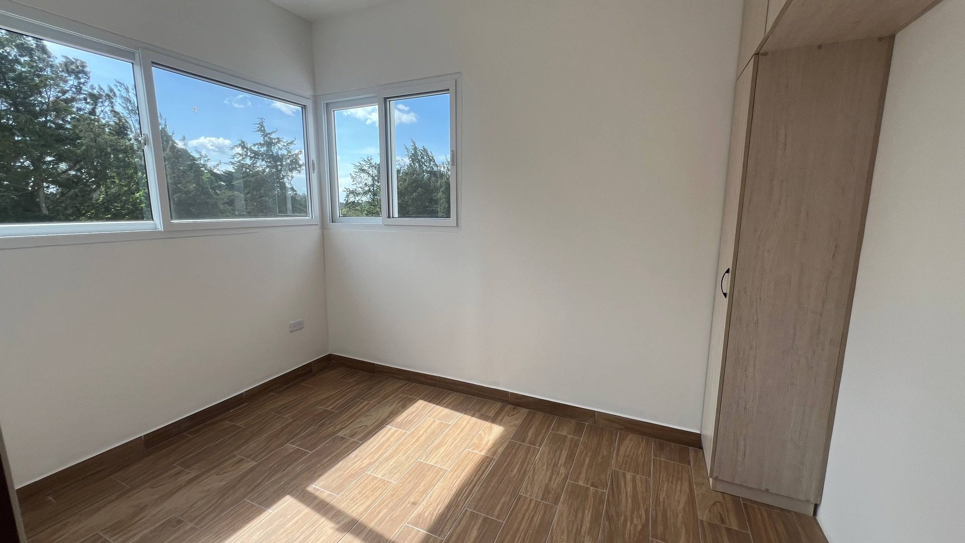 Apartamento D1 en renta en Hacienda Real zona 16 - Miniatura 3