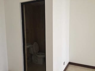 Alquilo local/oficina en zona 15 - 2