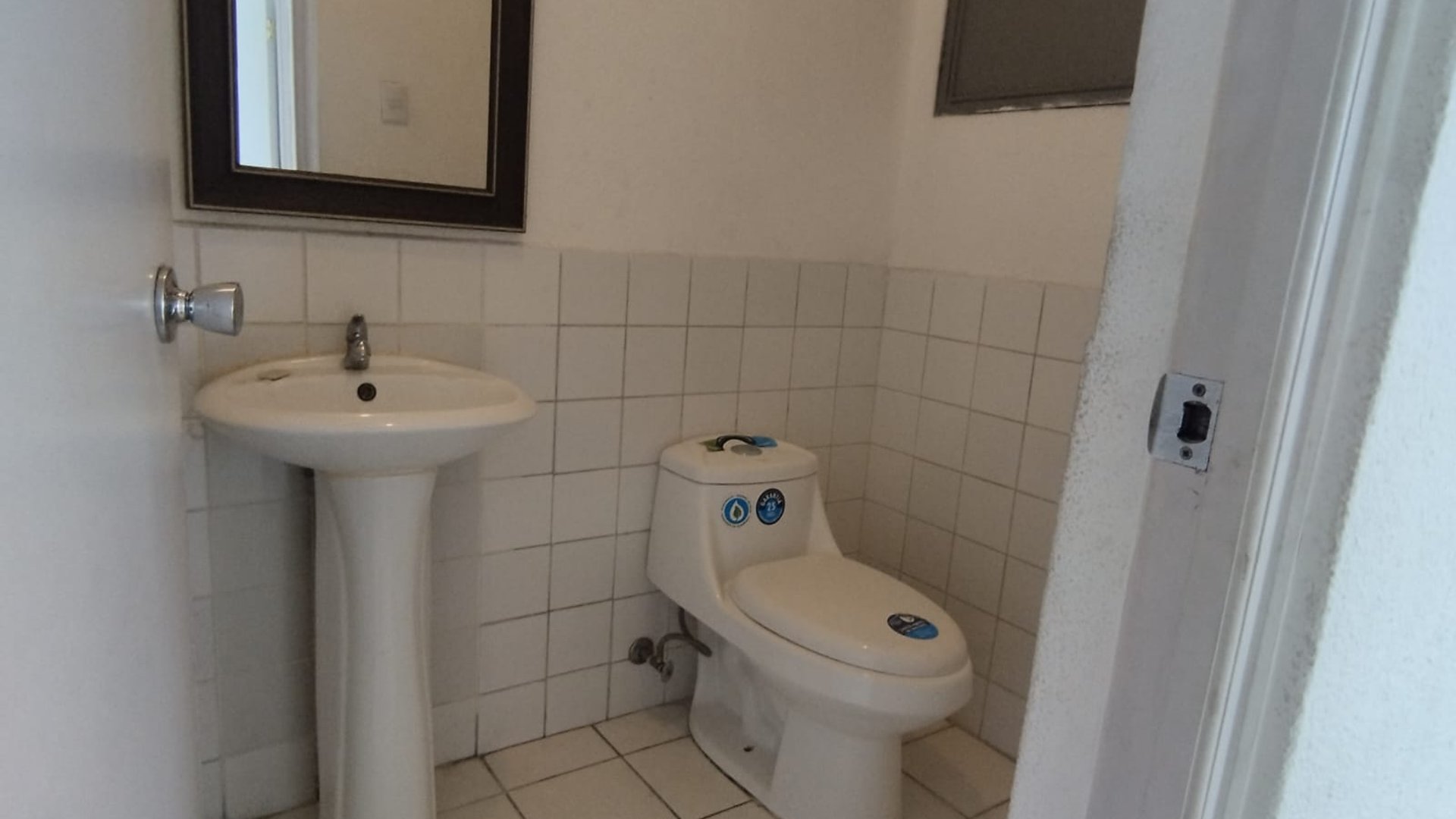 VENTA DE OFICINA EN PLAZA BURÓ | 20 CALLE, ZONA 10 - Miniatura 2