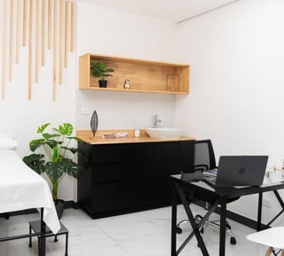 Rento Clínica amueblada compartida tipo Coworking, zona 10 Ref-4705