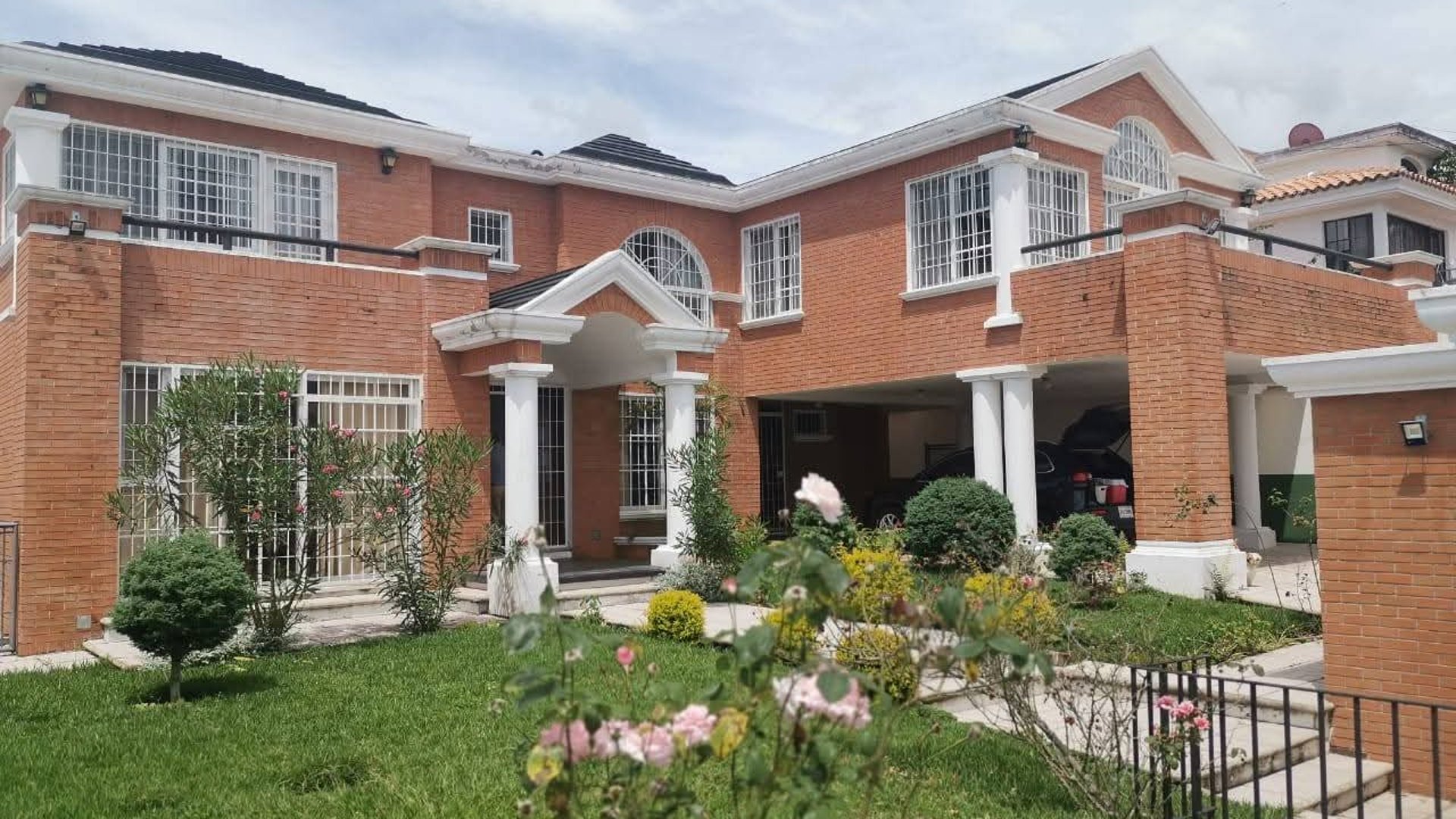 Espectacular casa en venta zona 16, La montaña. - Image 1