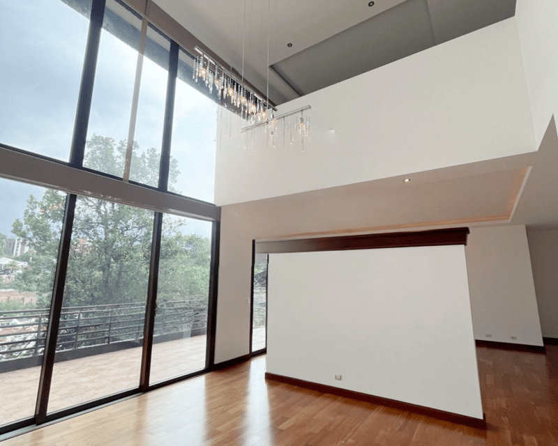 Casa en venta en exclusivo condominio,  zona 10