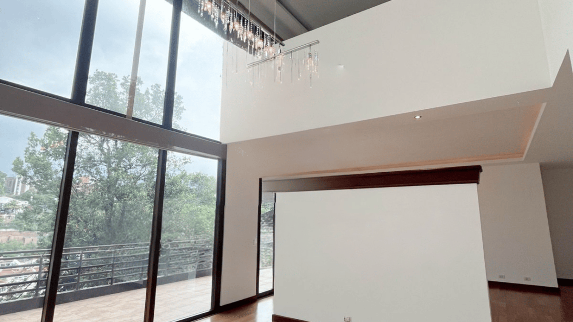 Casa en venta en exclusivo condominio,  zona 10