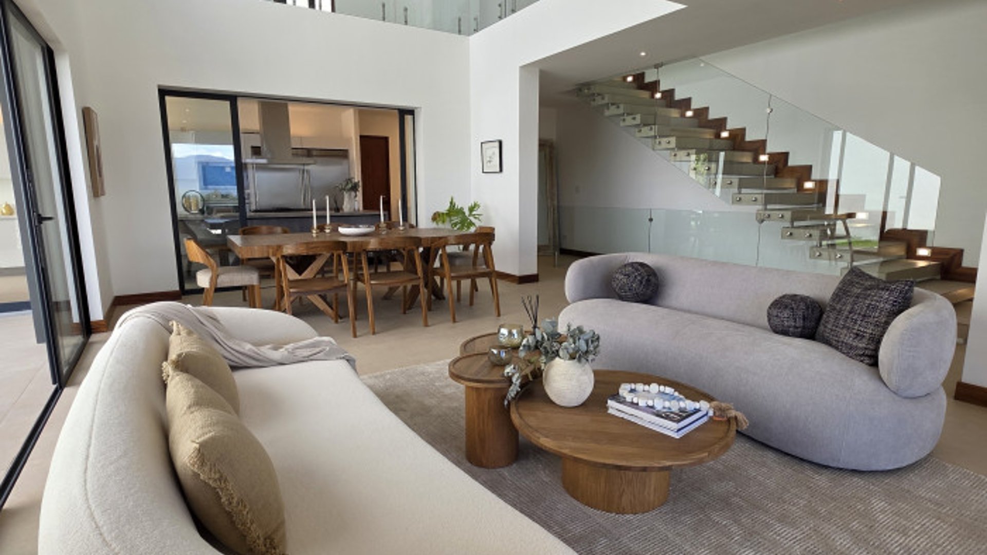 Lujosa Casa en Venta en Exclusiva Zona 16 el Pulte