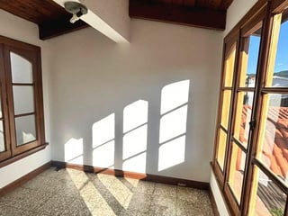 Casa en venta con jardín de 3 habitaciones en zona 14 Ref-5565 - Image 5
