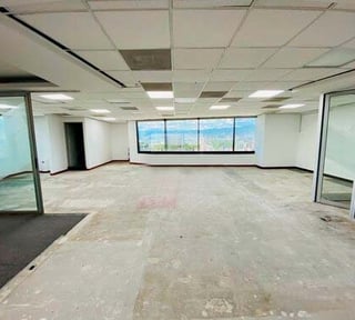 Oficina en venta, Edificio Guayacan zona 10.