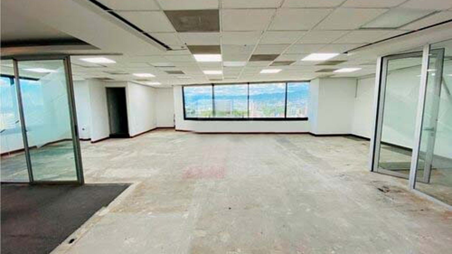 Oficina en venta, Edificio Guayacan zona 10.