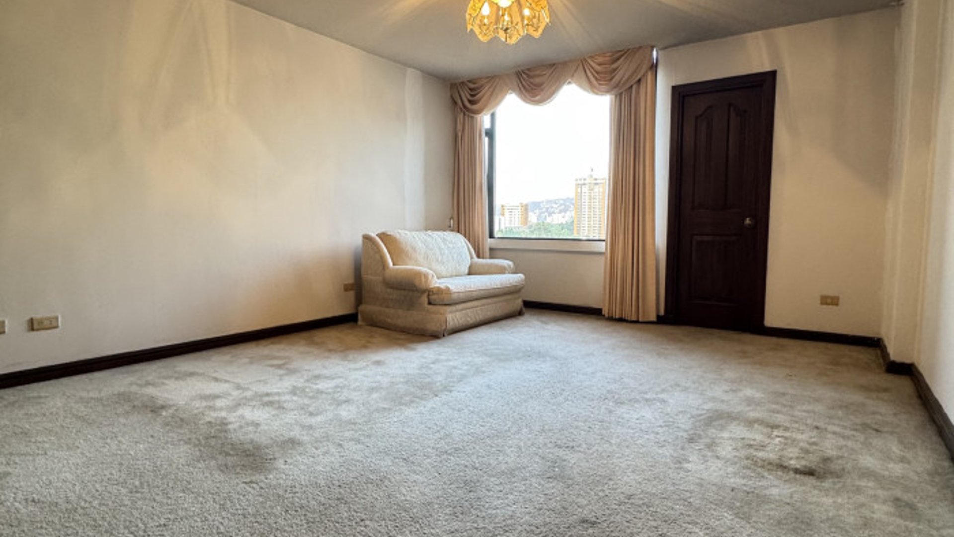 Apartamento en Renta zona 14 Avenida Las Americas - Miniatura 5