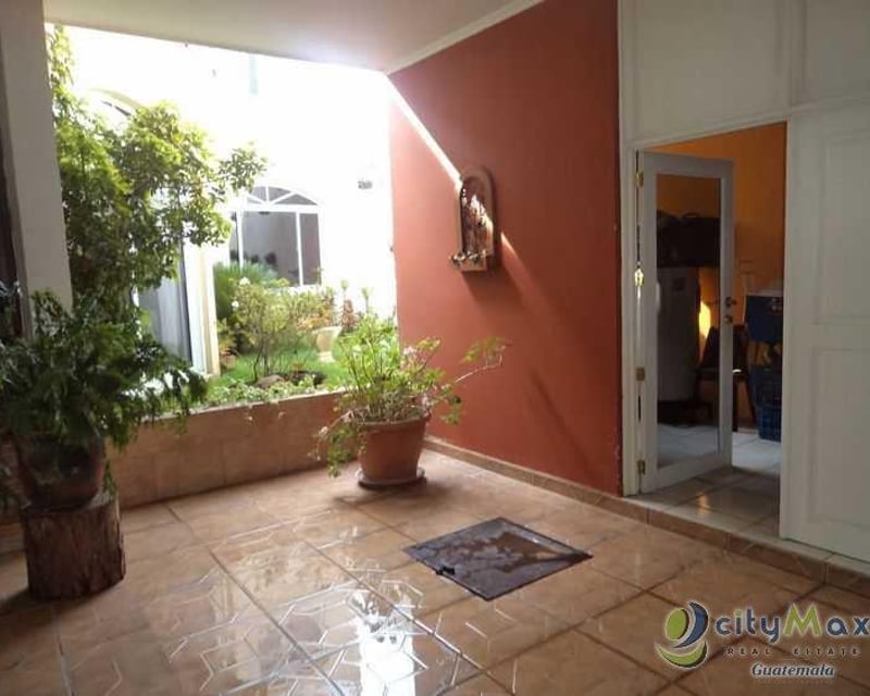 Casa en Venta Las Hojarascas Final Calzada Roosevelt