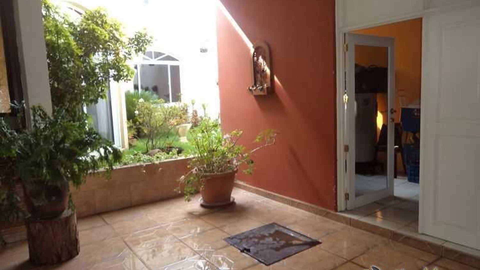 Casa en Venta Las Hojarascas Final Calzada Roosevelt
