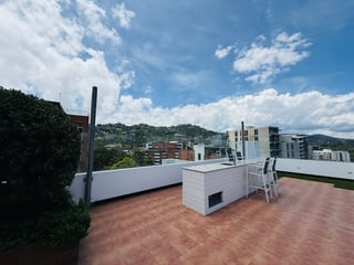 Venta de Hermoso Apartamento - Ikaria, Zona 15 - Image 23