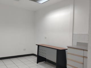 Oficina en Renta, en zona 10, ideal para Médicos - 2