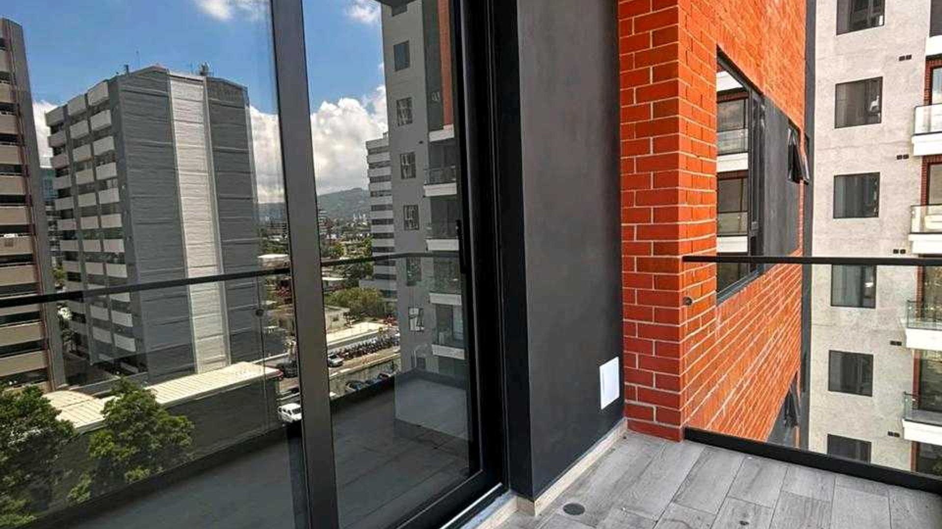 APARTAMENTO EN ALQUILER ???? Edificio Ferre Diez, Zona 10 - Miniatura 8