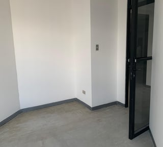 OFICINA DE 185 M2 EN EDIFICIO MURANO CENTER ZONA 10 - Miniatura 4
