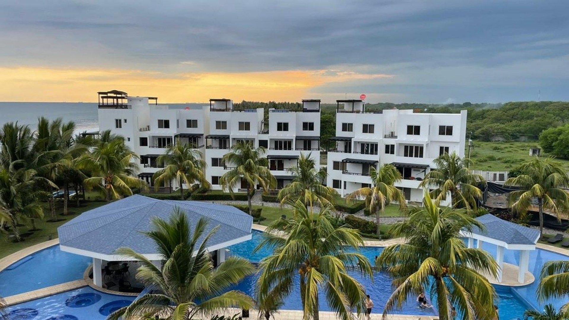 Precioso Penthouse en Venta – El Muelle | Monterrico - Image 1