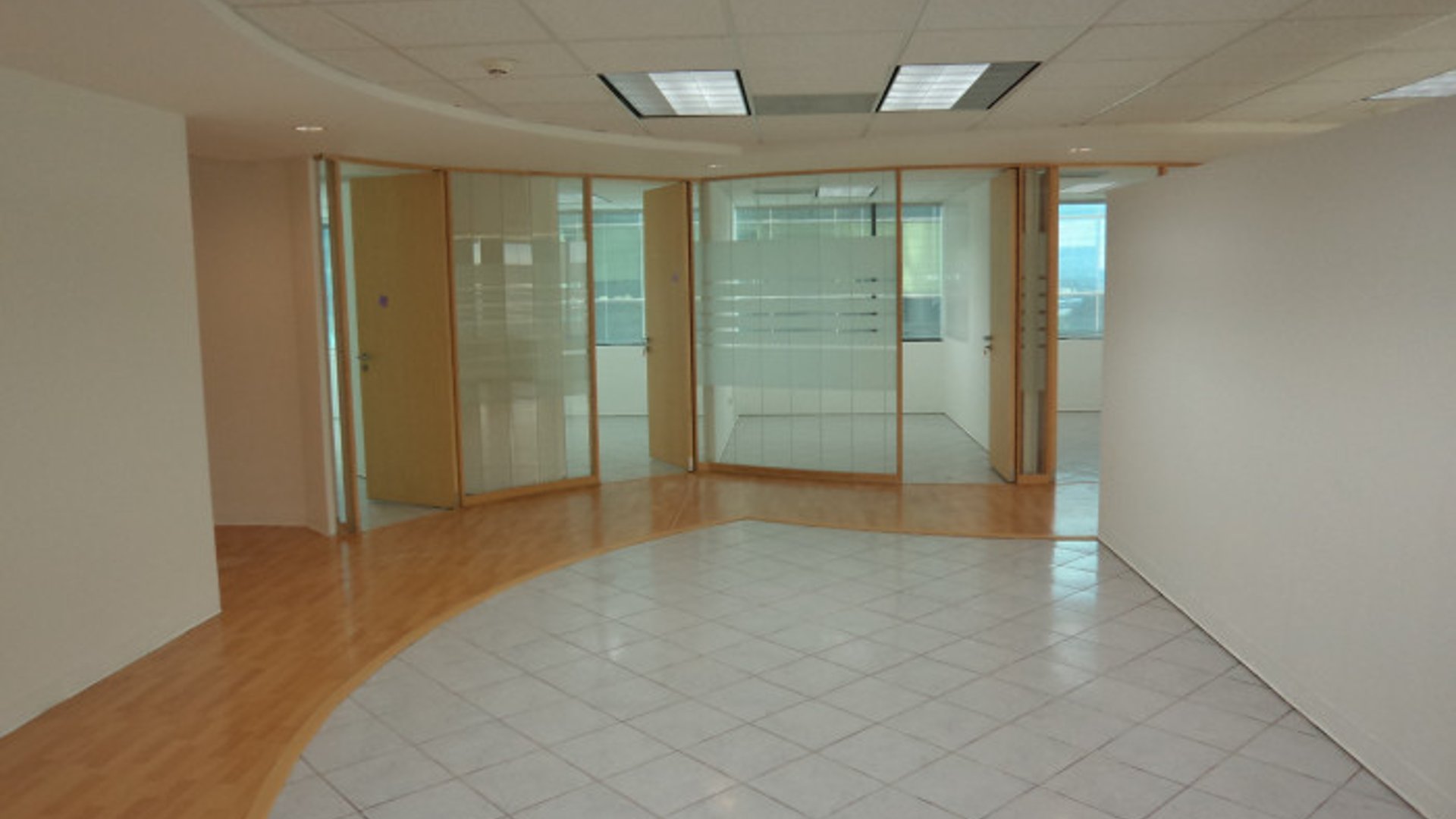 En Renta Oficina en Zona 14 Europlaza Guatemala - Miniatura 10