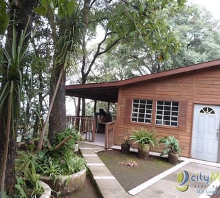 Casa con Potencial para uso Comercial en Venta Mixco