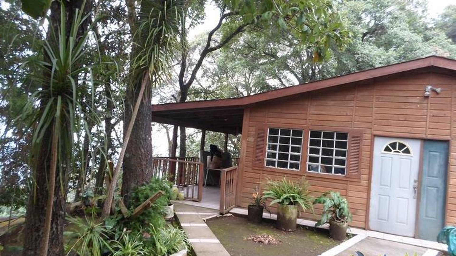 Casa con Potencial para uso Comercial en Venta Mixco