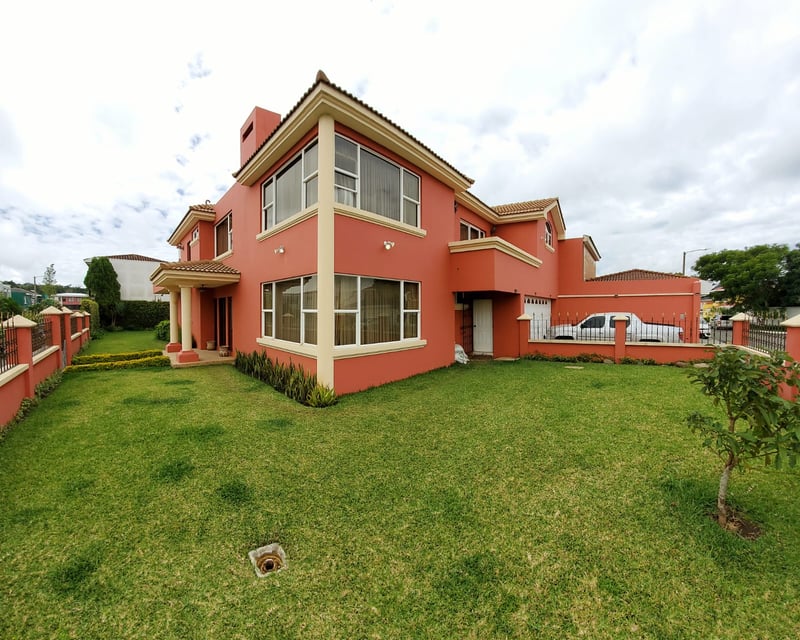 Casa grande en renta en Carretera a El Salvador km 16 Los Diamantes.