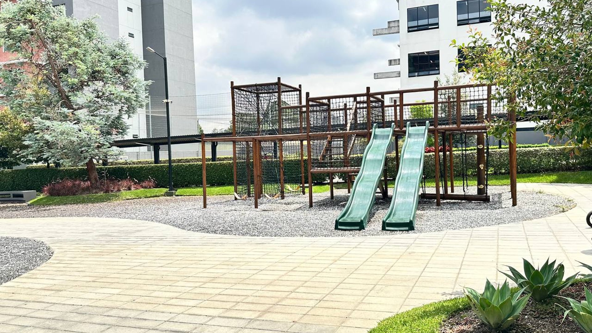 Apartamentos en renta en Edificio Segheria zona 14 - Miniatura 10