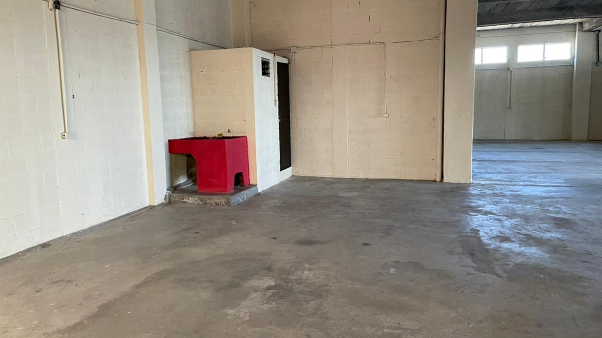Alquilo Bodega en Zona 4 Mixco - Miniatura 3
