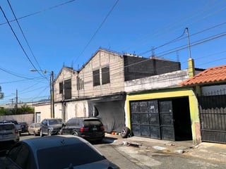Vendo en Residenciales Catalina, Amplia propiedad con con 4 Locales - 4
