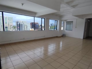 📍 OFICINA EN VENTA – 55.00 m² | EDIFICIO PLAZA BURÓ | ZONA 10 - 2