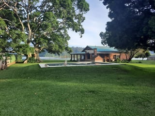 Venta propiedad a la orilla del lago de Amatitlán, ideal para eventos. - 3