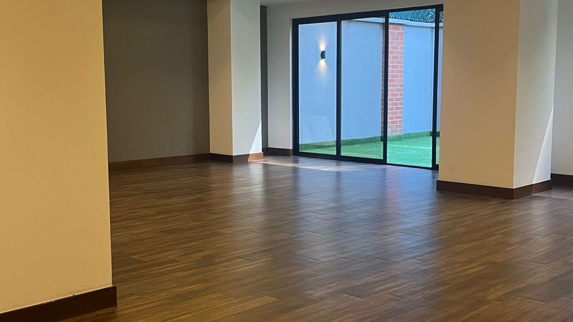 AMPLIO, COMODO Y SEGURO APARTAMENTO ZONA EXCLUSIVA - Miniatura 7
