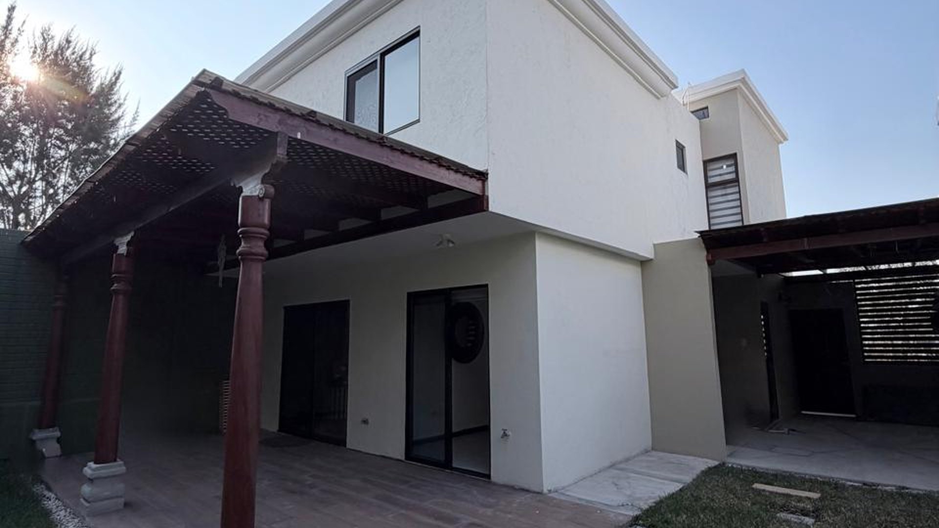 CASA EN VENTA | SAN ISIDRO | ZONA 16 - Image 1