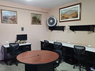 📍 OFICINA EN RENTA CON MOBILIARIO – 8 AMBIENTES | EDIFICIO ZONA 1 - 2